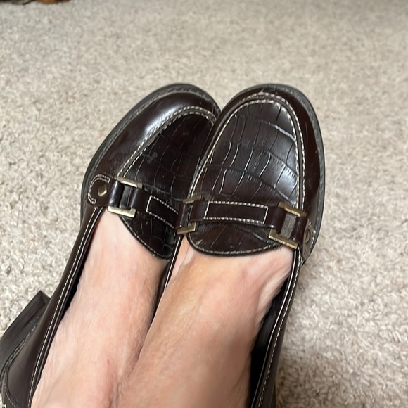BROWN LEATHER LOAFERS 6 1/2 - Picture 3 of 7
